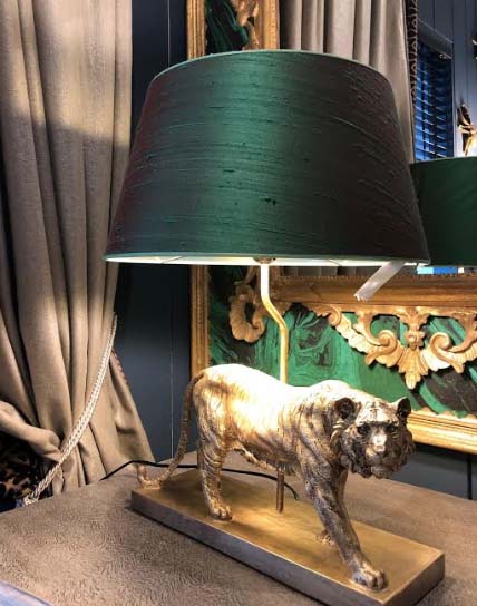 Tijger lampenvoet met custommade lampenkap door frederikpremier interieur den haag
